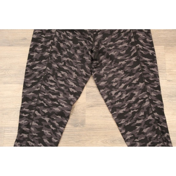 Athleta Salutation Stash Pocket Printed‎ 7/8 Tight Leggings 1X Gray Camo - Picture 9 of 10